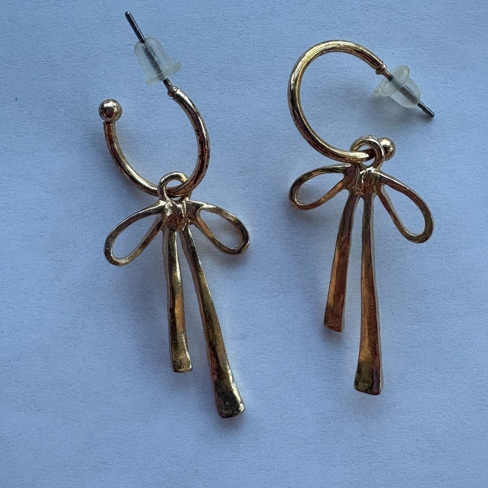 Gold toned Bow Earrings